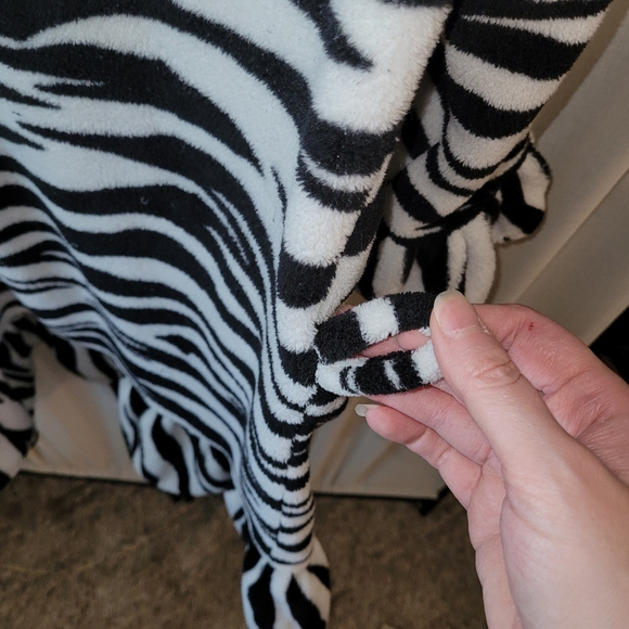 Hot Kiss brand zebra print robe, great condition size medium - Picture 4 of 4